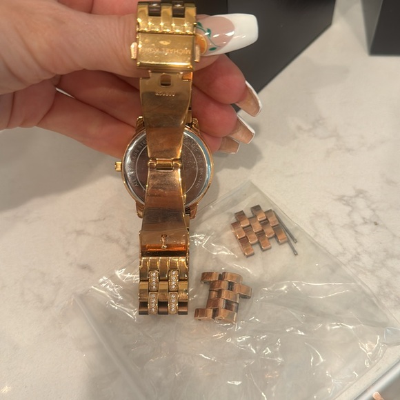Michael Kors Rose Gold Watch Great Condition! - Picture 5 of 5